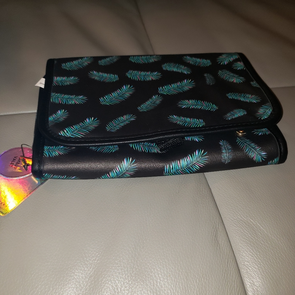 Under One Sky Black Leaf Green Pink Makeup Valet